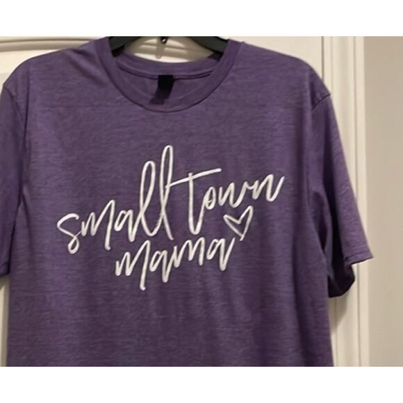 "Small Town Mama" Game Day perfect Women's Large Anvil Short Sleeve - Picture 1 of 5